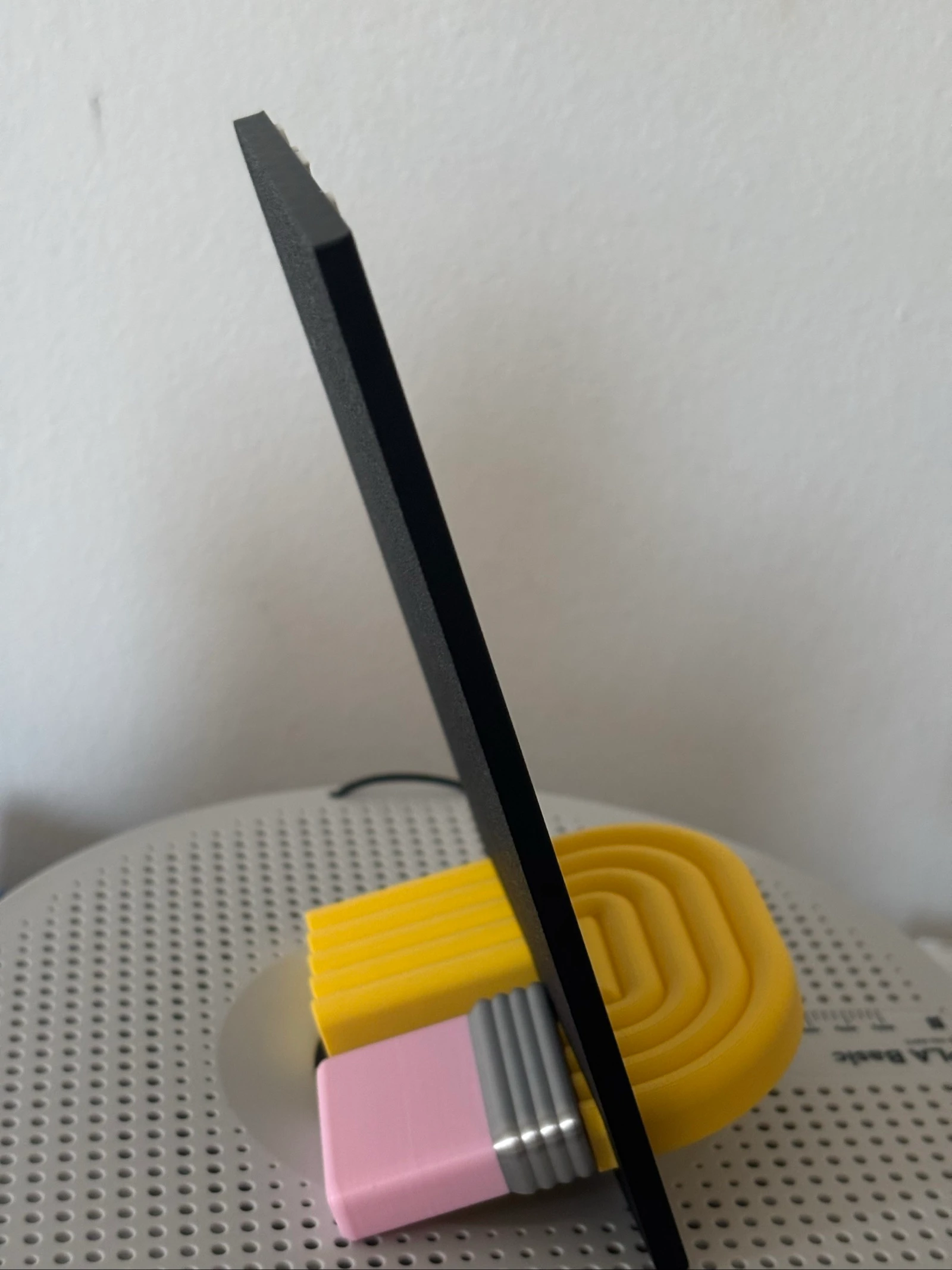 3D notebook-style phone holder ✏️📱 – photo 2